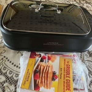Smokeless Indoor Electric Grill With Tempered Lid
